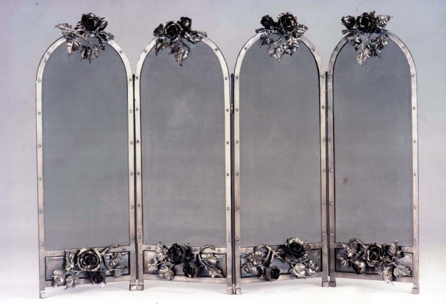 Folding fireplace screens